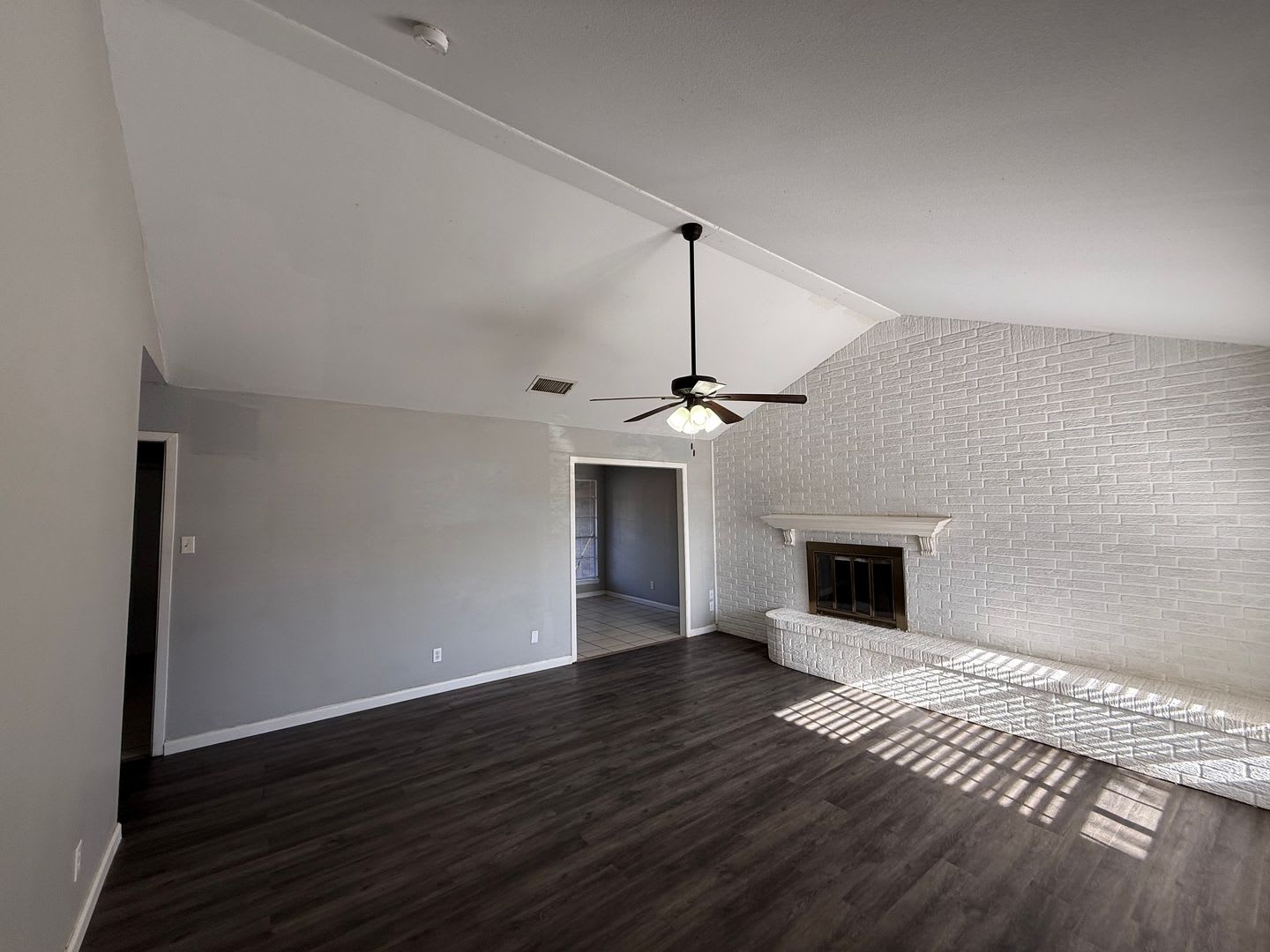 Completely Remodeled 3 bedroom 2 bath, 2 Car Garage AVAILABLE NOW! – photo 5