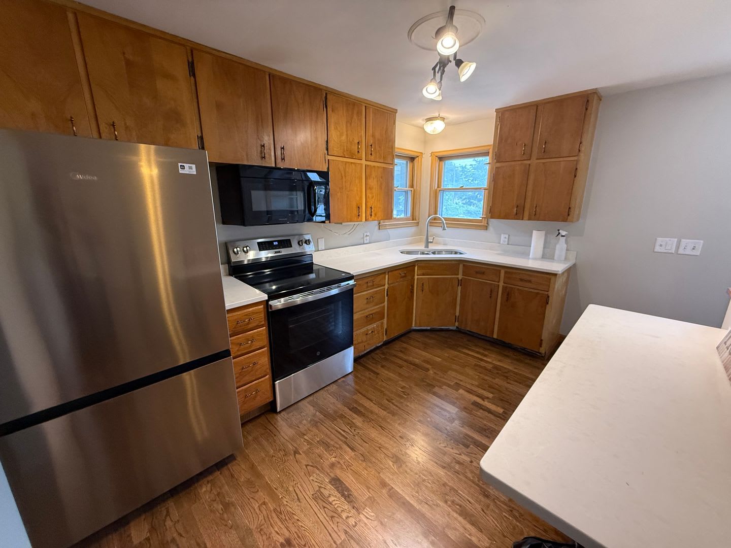 Spacious 2 Bedroom, 2 Bath Home with Bonus Space and a Double Car Garage – photo 1