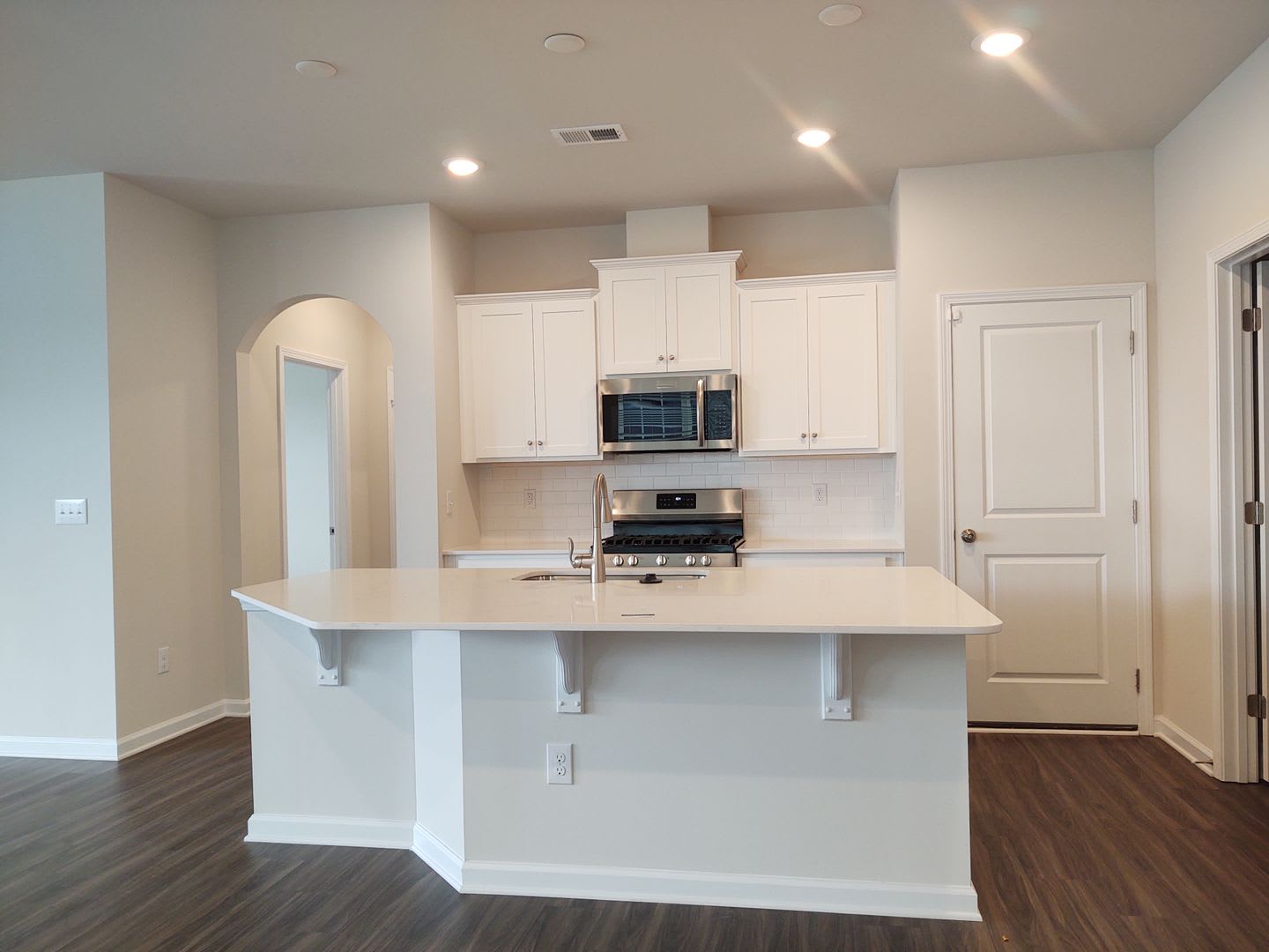 Beautiful Move In Ready Corner Lot Home Located In The Popular Millbridge Subdivision In Waxhaw – photo 4
