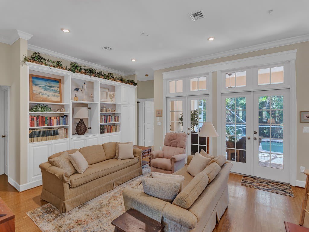 2225 Seaside Street – photo 2