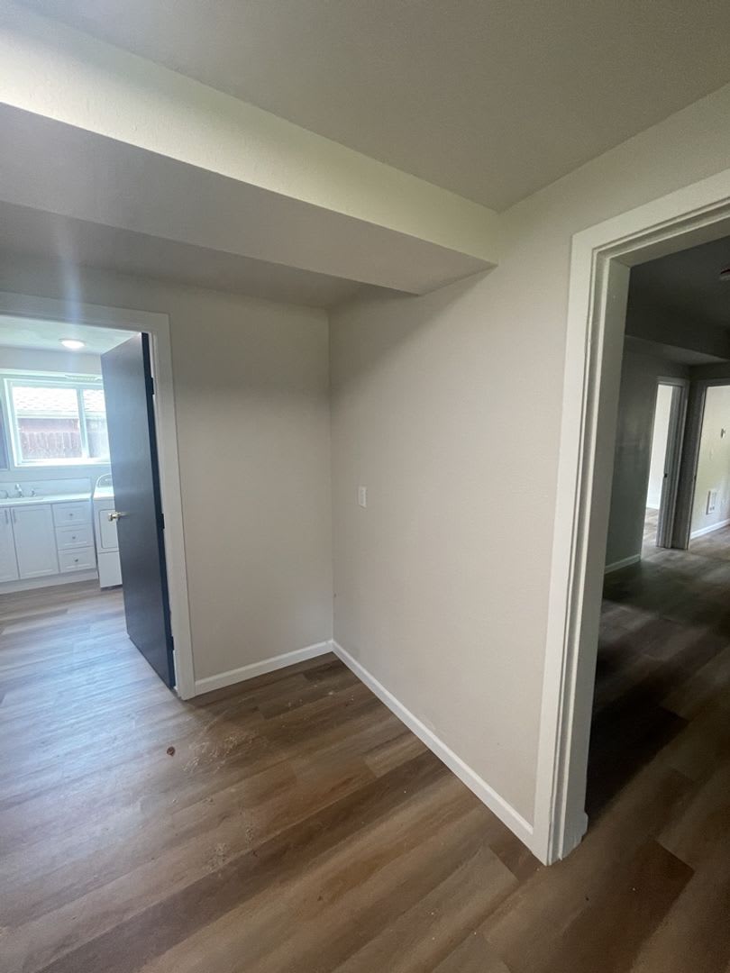 Limited-Time Offer: $25 Application Fee, Apply Today! Updated 8 Bedroom Home for Rent! – photo 4