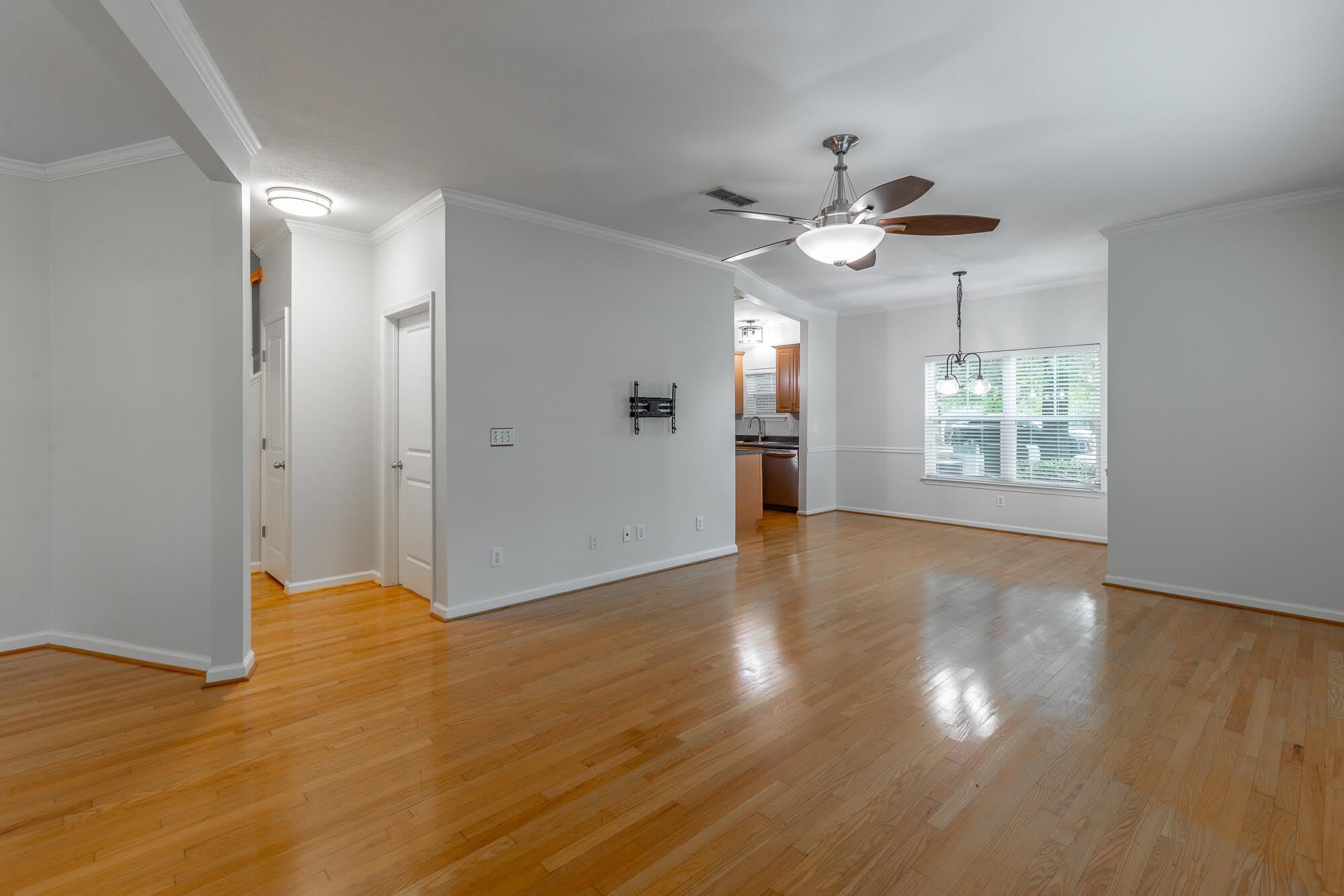 2105 Regency Court – photo 5