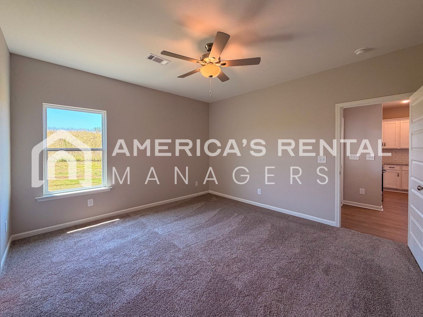 Open-Concept 4-Bedroom with Covered Patio! – photo 2