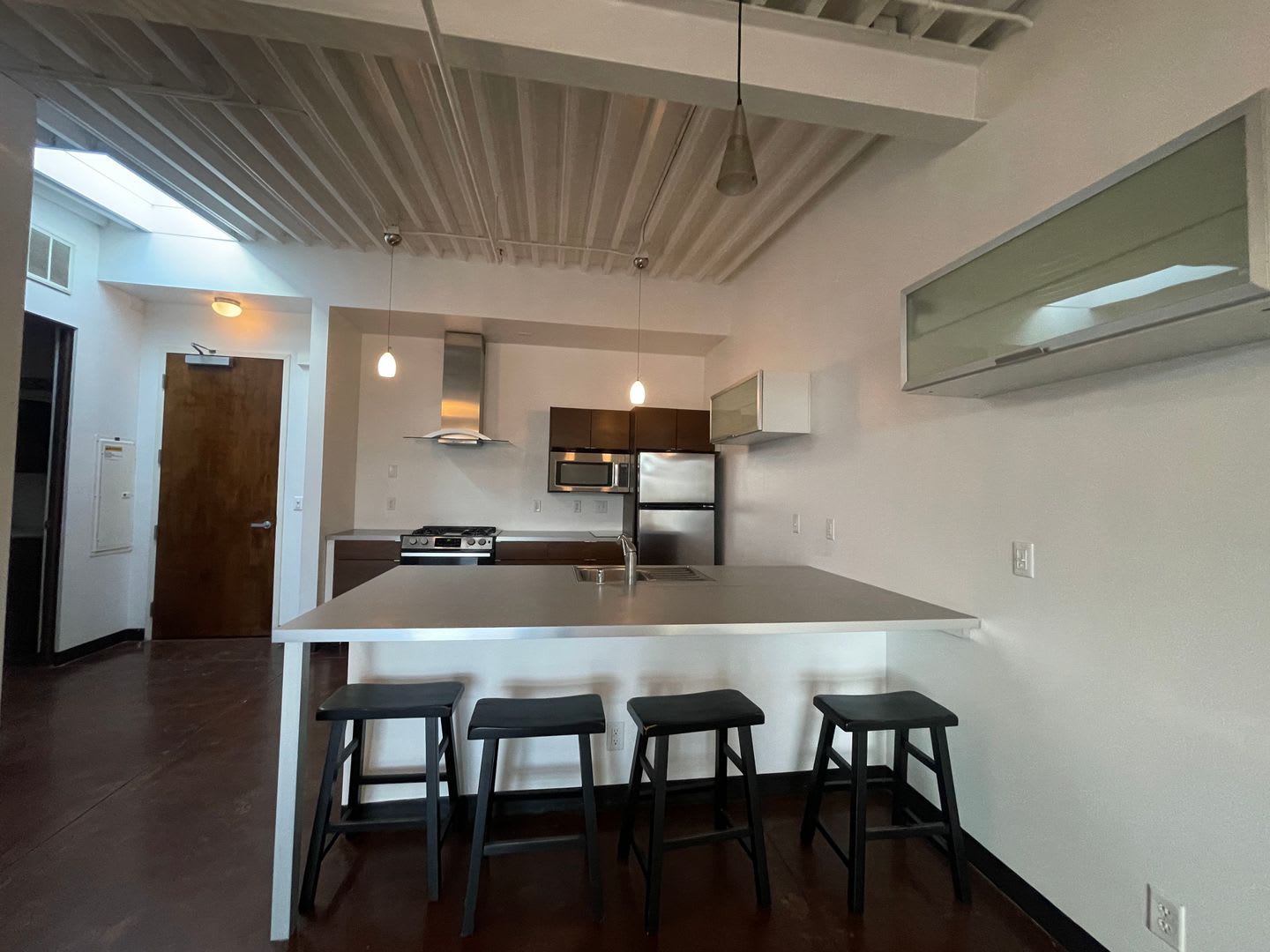 Trendy Loft Living Near The Arts District! – photo 2