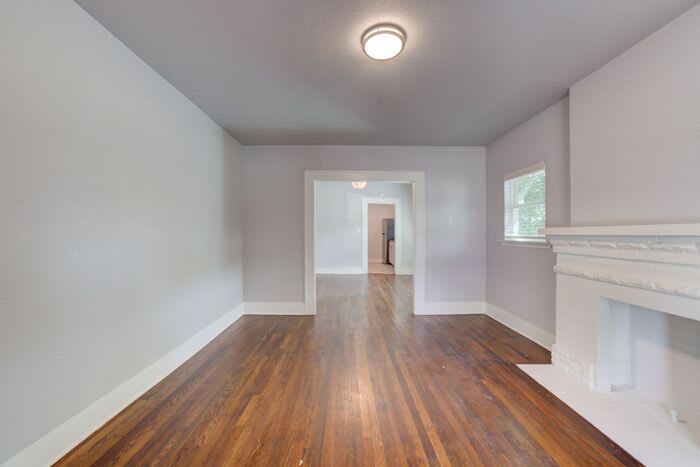 2607 East 10th Street – photo 5