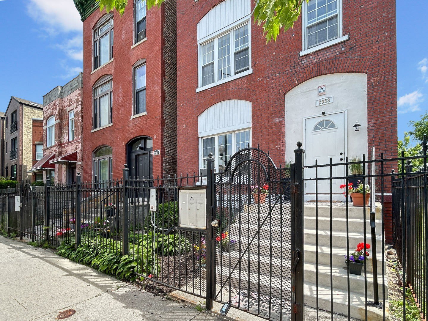 2953 W Warren Boulevard – photo 2