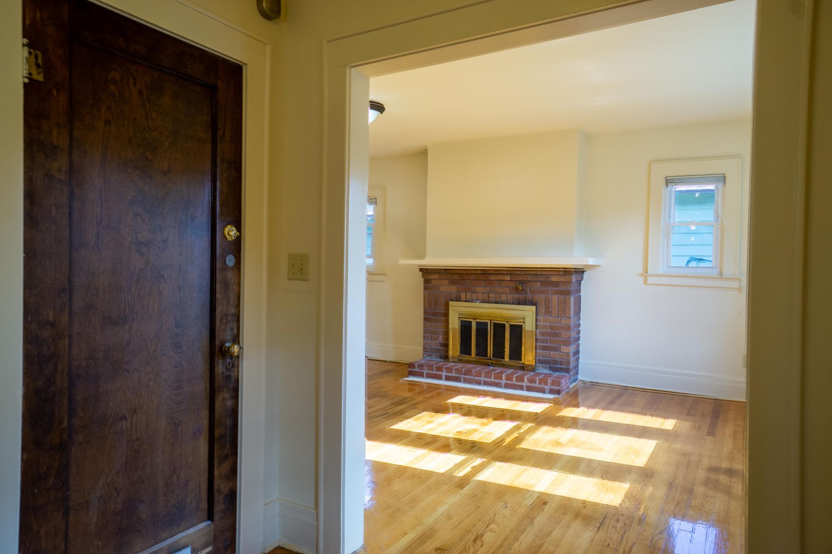 229 Fellows Avenue Available 8 1 27 Bright Flat With Front And Back Porches On Quiet Residential Street – photo 4