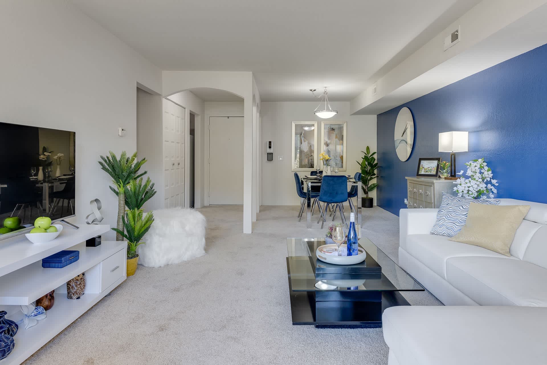 Willow Creek Apartments – photo 2