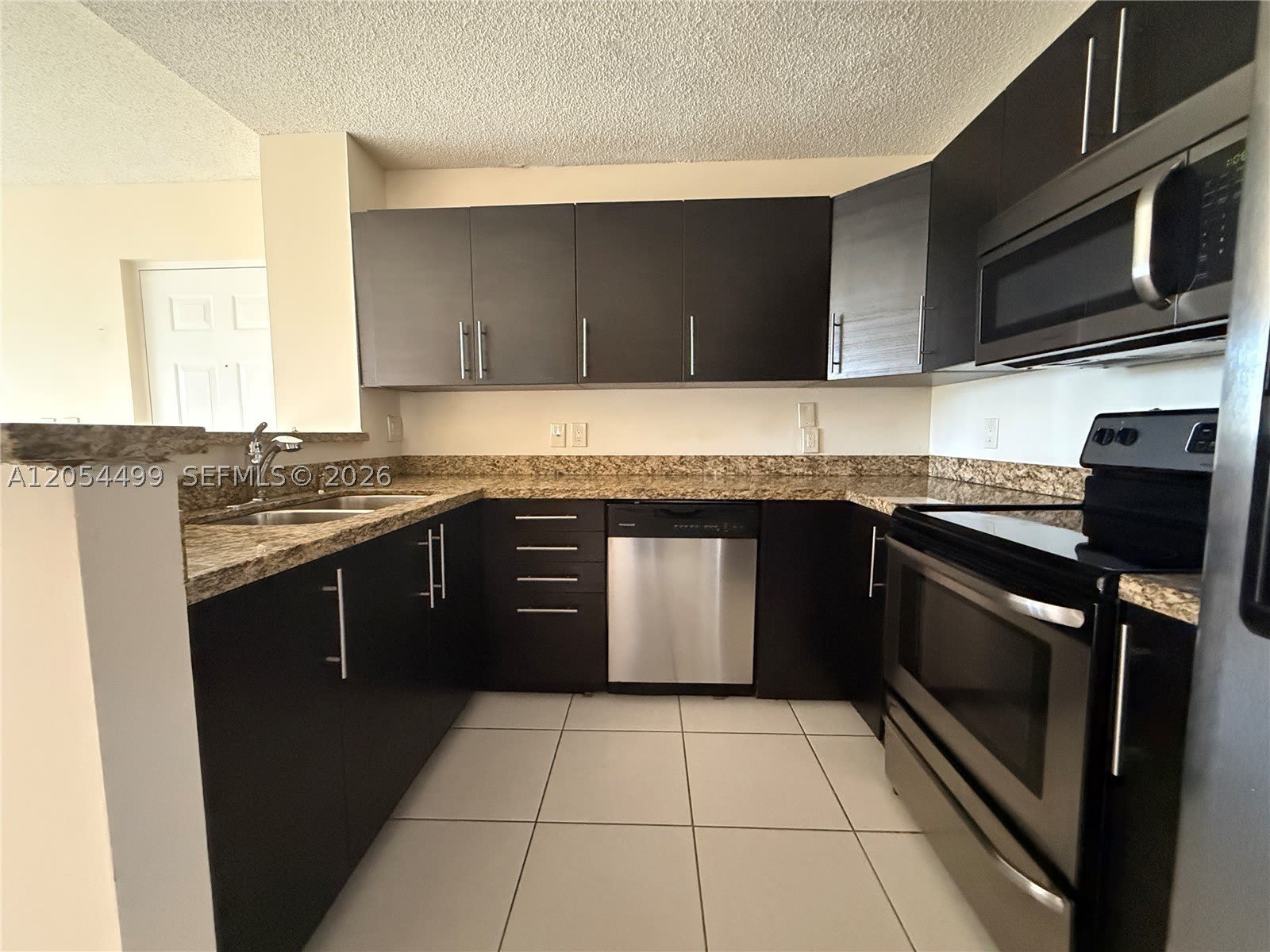2011 Renaissance Blvd – photo 2