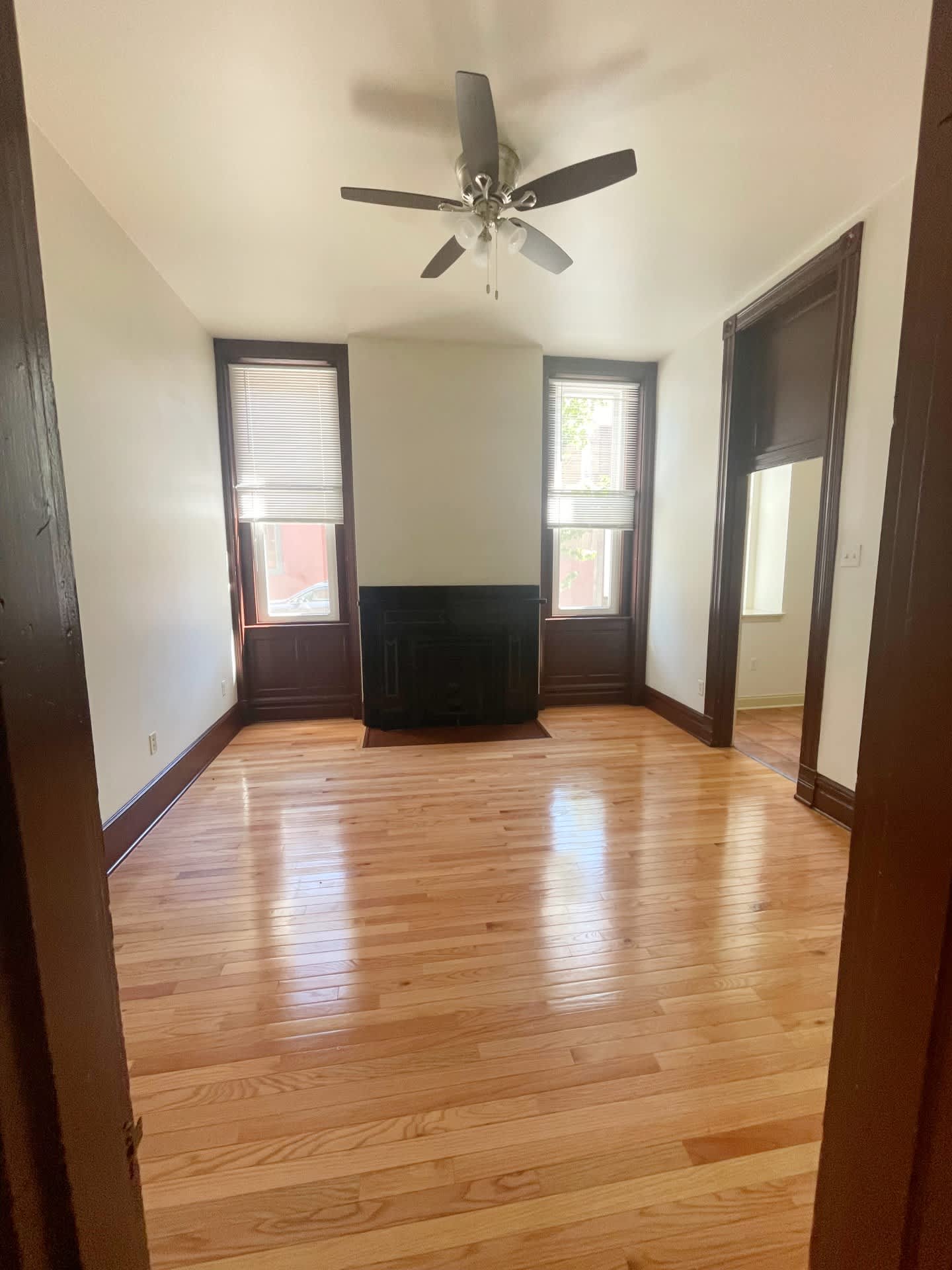 1607 Sarah Street 1 – photo 2
