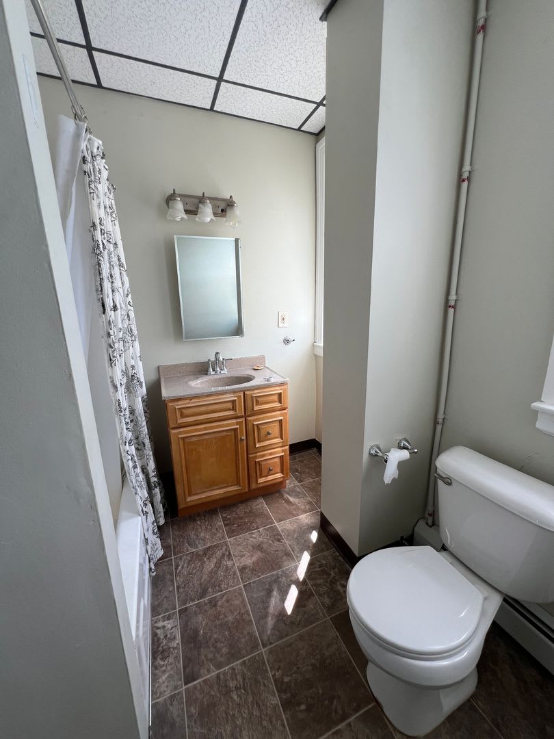 Spacious 2 Bed 1 Bath In Knightsville – photo 5