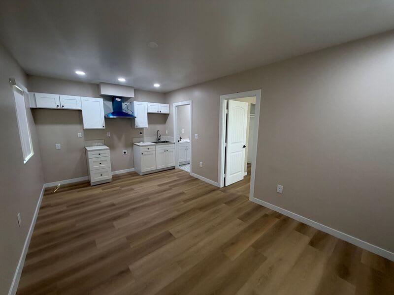 251 West 5th Ave – photo 1