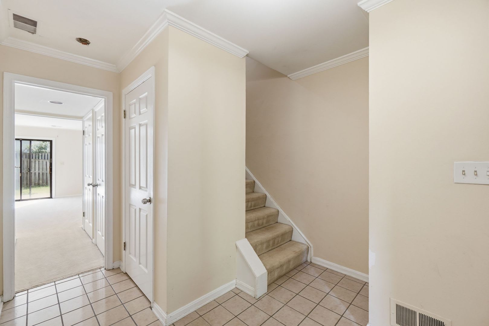 Enjoy The Space And Flexibility Of This Beautifully Maintained Three Level Residence Featuring Two Cozy Fireplaces A One Car Garage And A Fully Fenced Outdoor Retreat That Welcomes Pets – photo 4