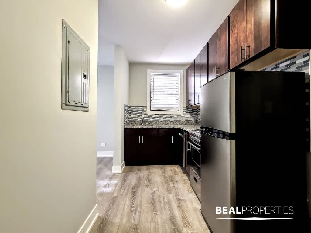 433 W Belden Ave – photo 5