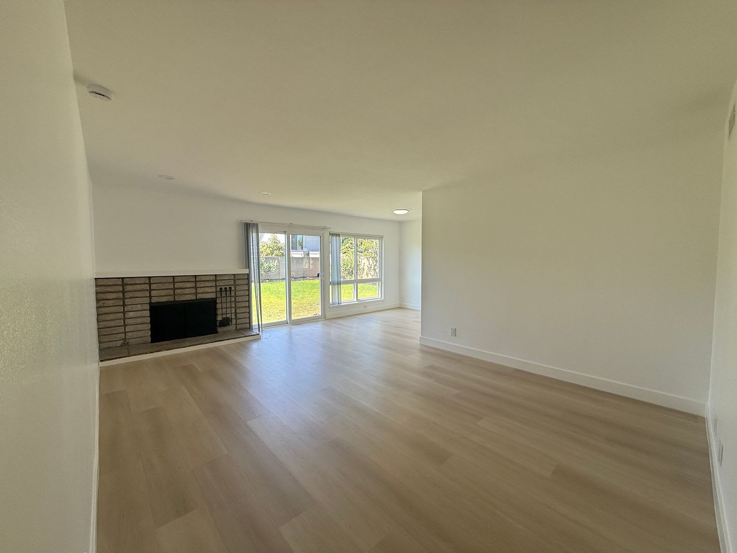 On Cul-De-Sac: 4 Bedroom 2 Bath Single Story Home – photo 5