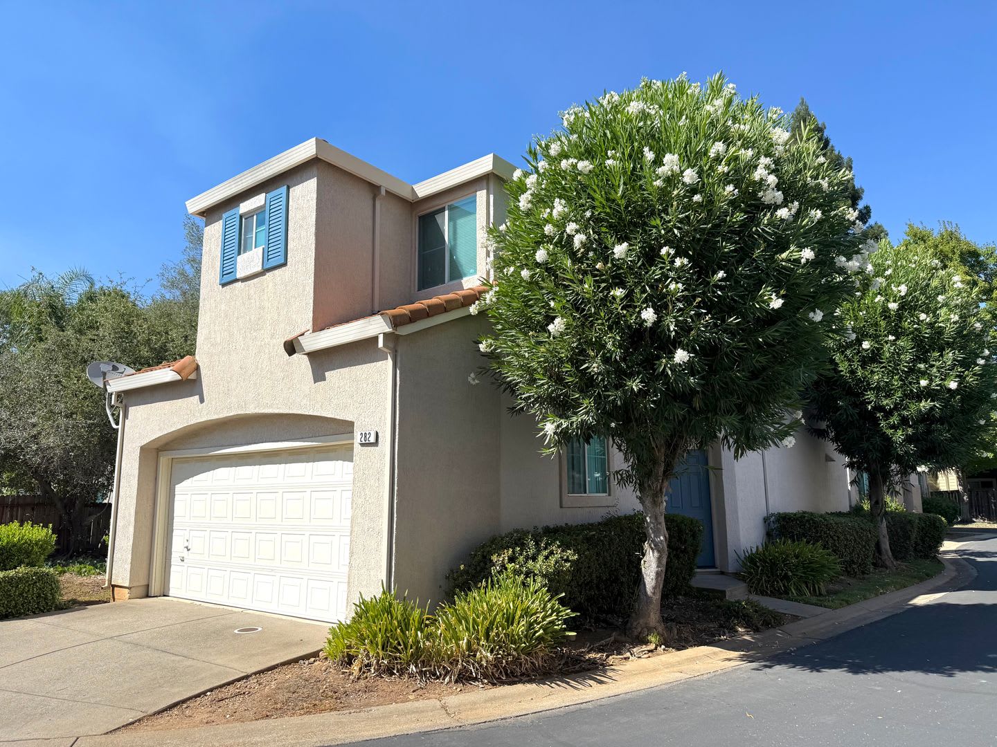 3 Bed 2.5 Ba 2 Story 2 Car Garage in Folsom! – photo 1
