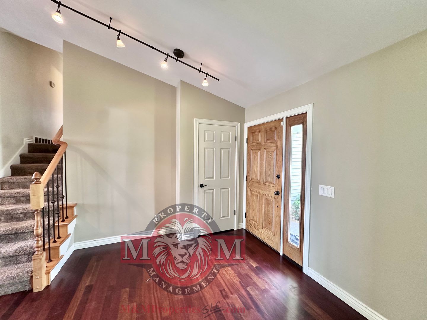 4 Bed 3.5 Bath Beautiful Home In Sandy – photo 3