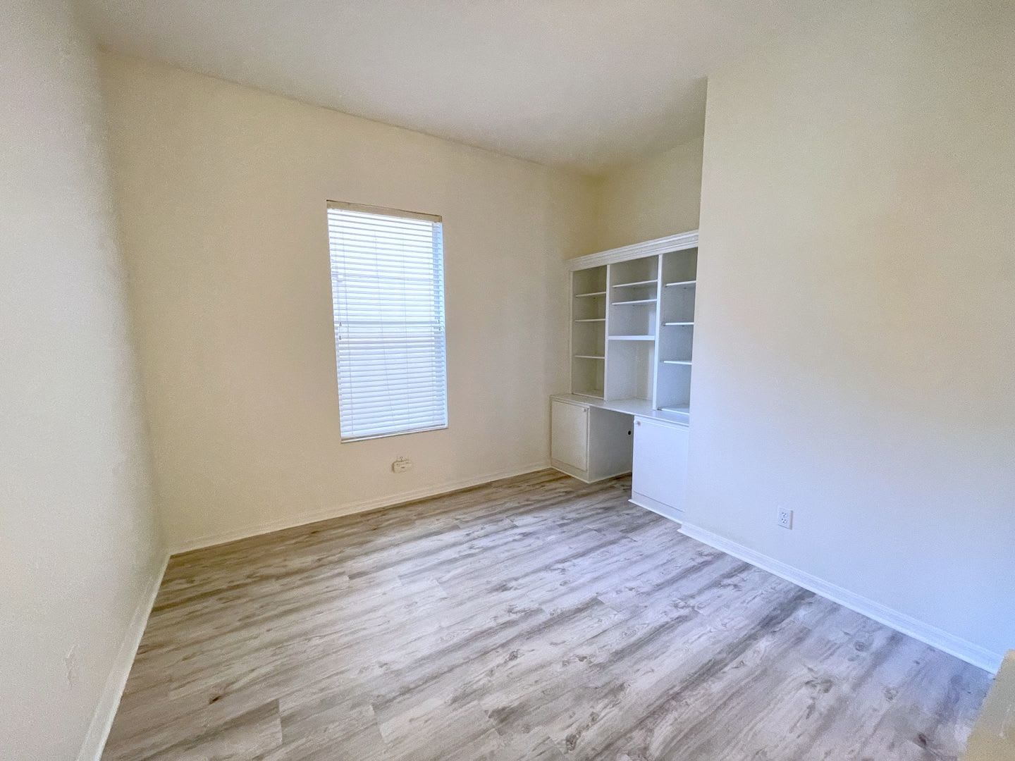 Spacious Northdale 3BR/2.5 two story townhome New Property Coming Later – photo 3
