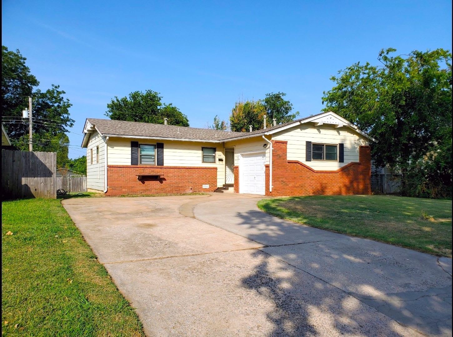 3 Bed 1.5 Bath 1 Car Garage in BILL ATKINSON RANCHET Addn Midwest City – photo 1