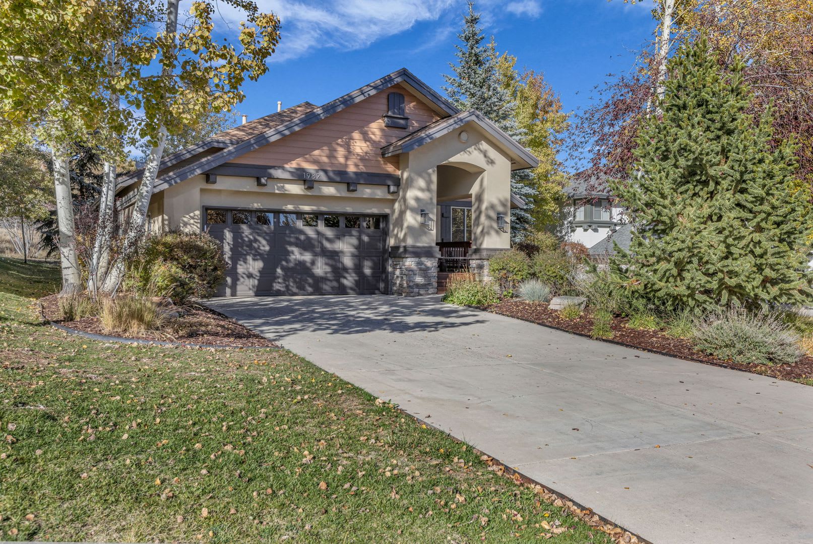 Single level Willowdraw Cottage in Sunpeak – photo 2