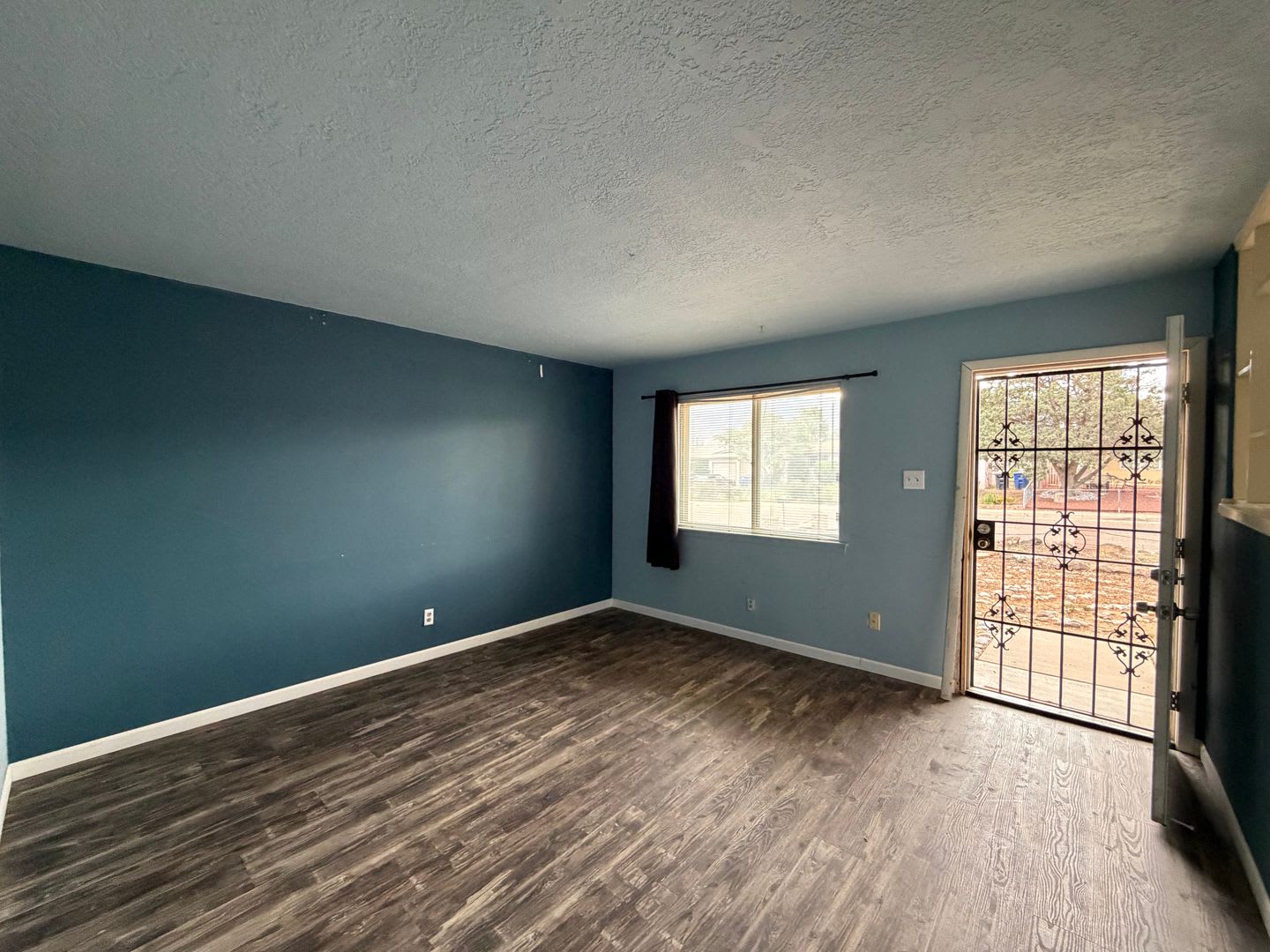 Charming 3 Bedroom 1.5 Bathroom Home In The NE! – photo 4