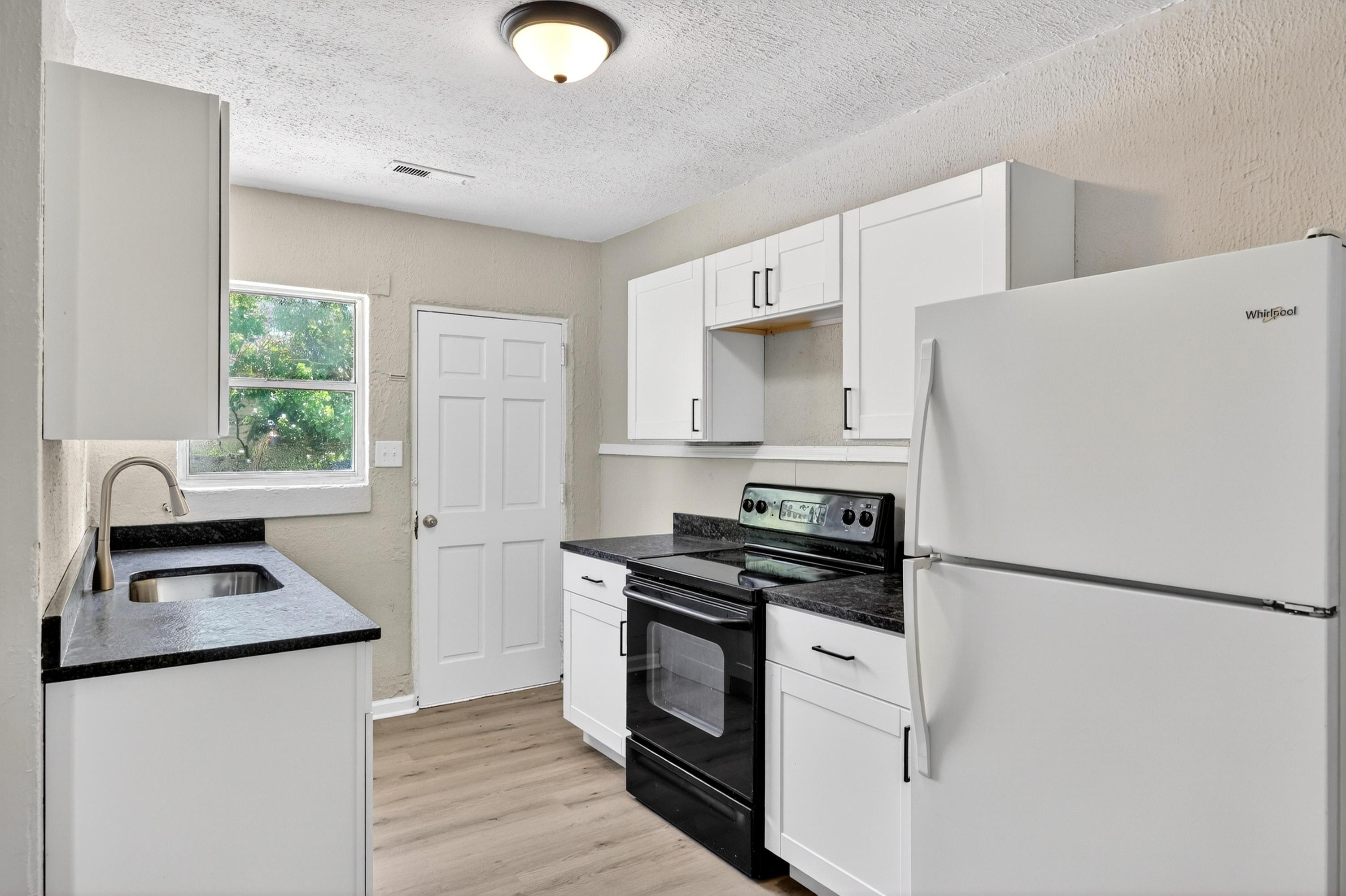 437 Carver Lane – photo 2