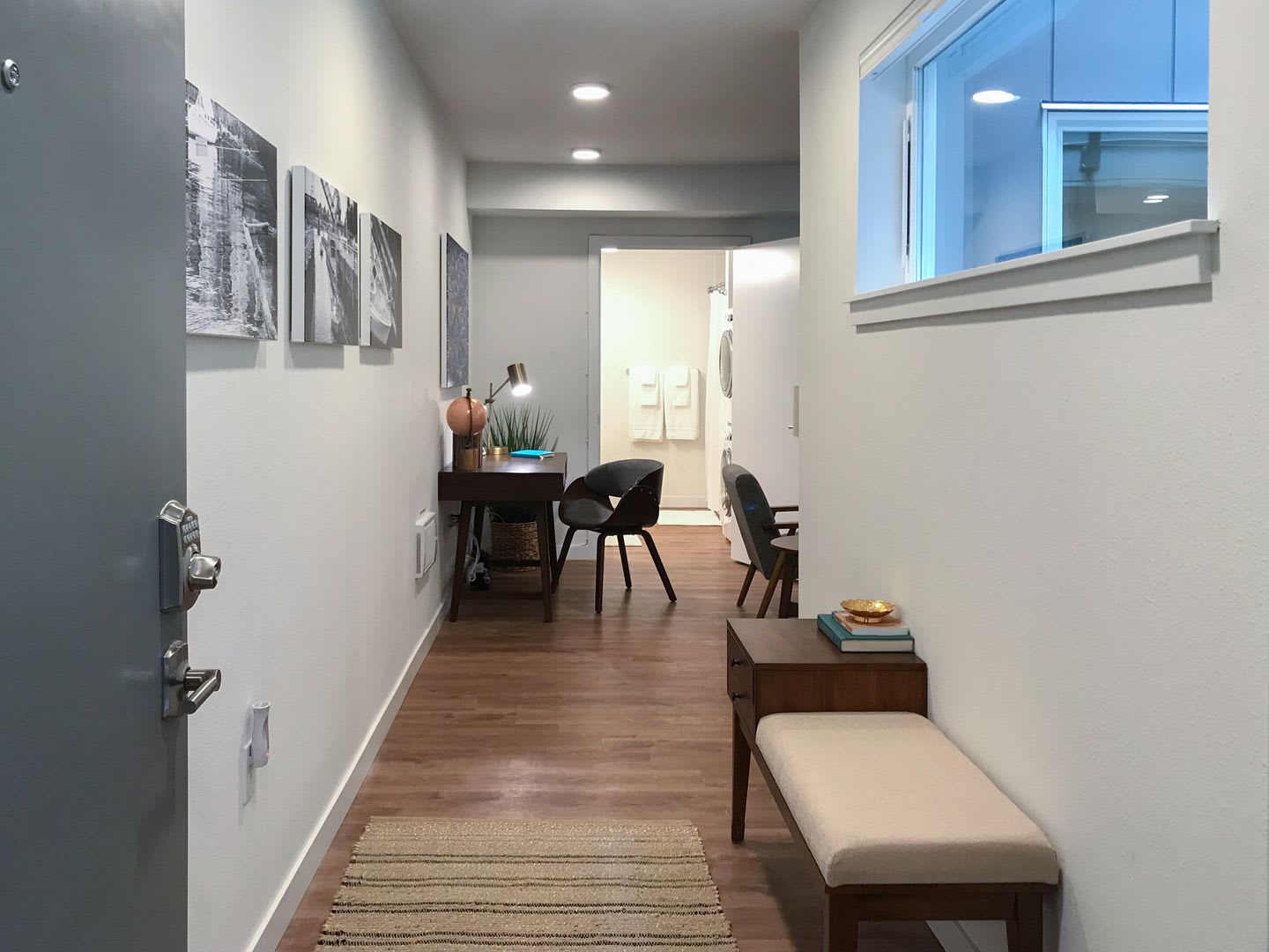 1 Bed 1 Bath Capitol Hill Condo! Rooftop + Gym Access – photo 2