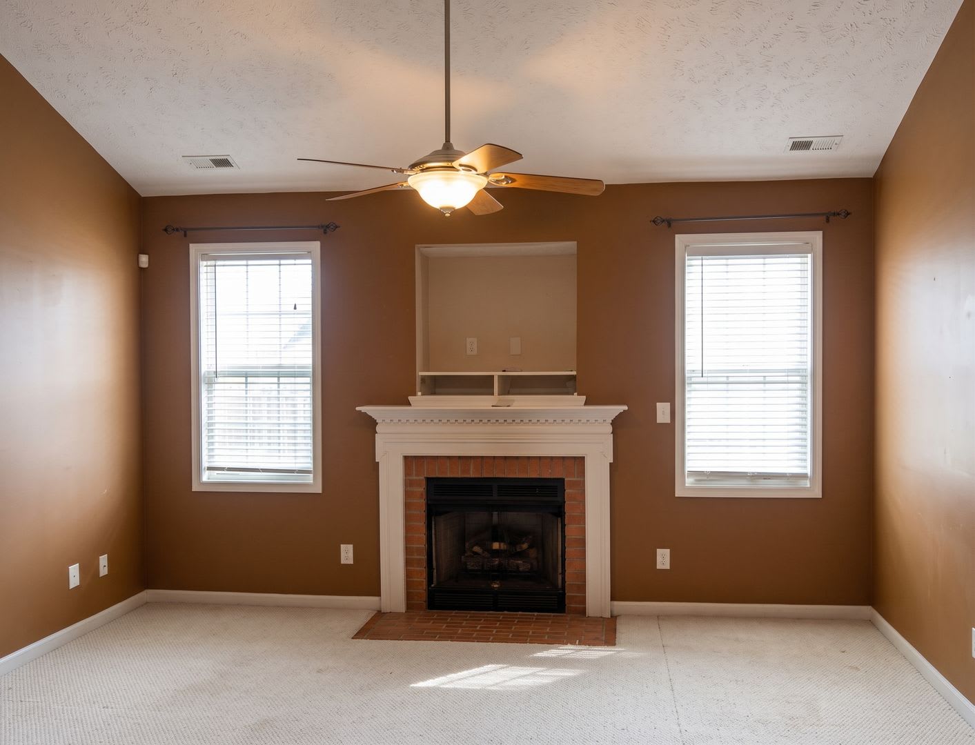 NEW LISTING!!!!! – photo 2