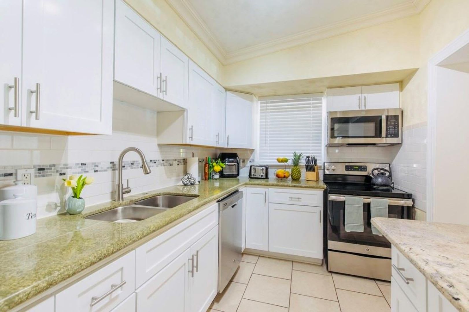 279 Hach Lane (5/3), West Palm Beach, FL 33415 – photo 2