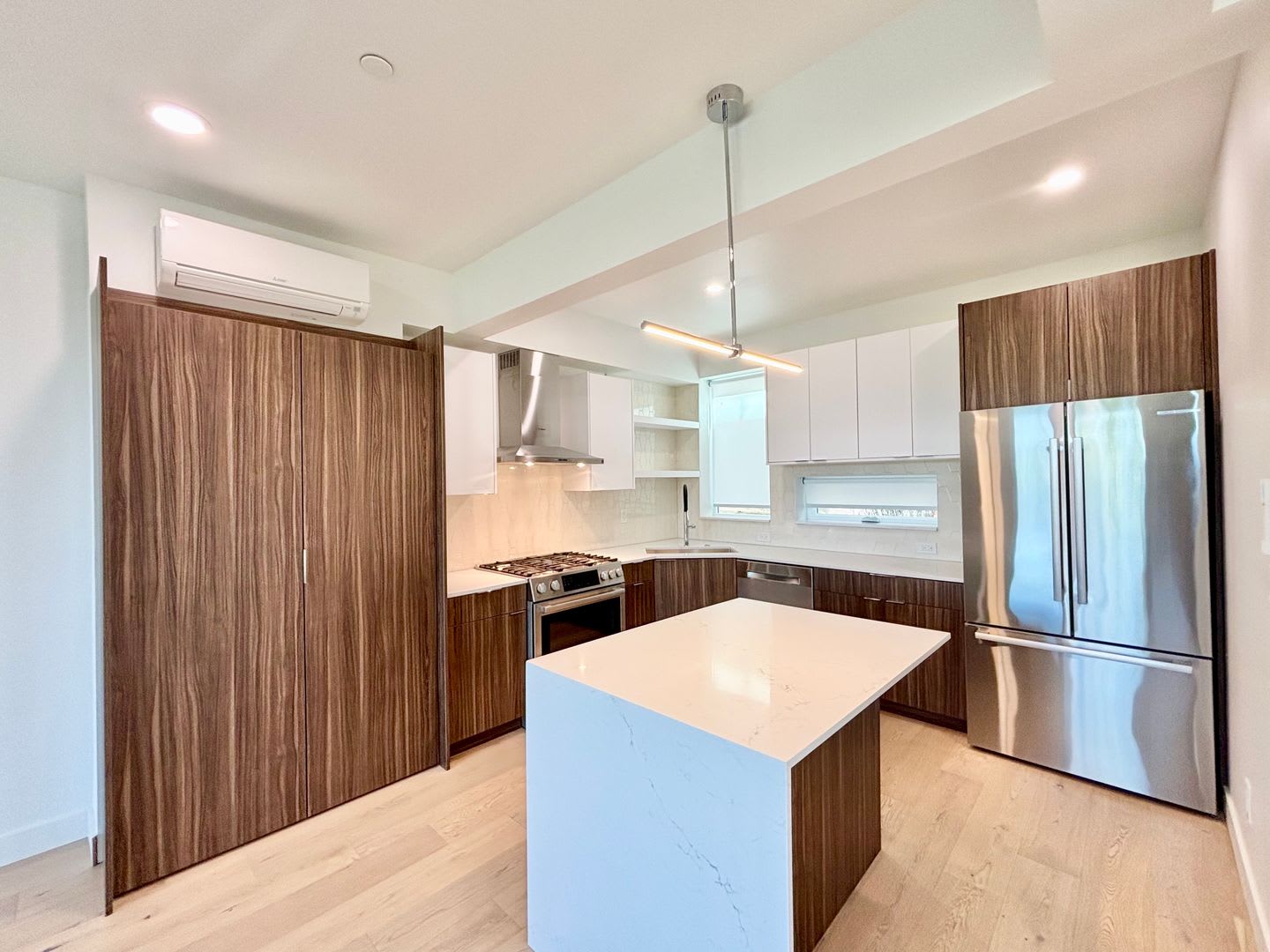 2025 Built Queen Anne Townhome With Rooftop Water Views – photo 4
