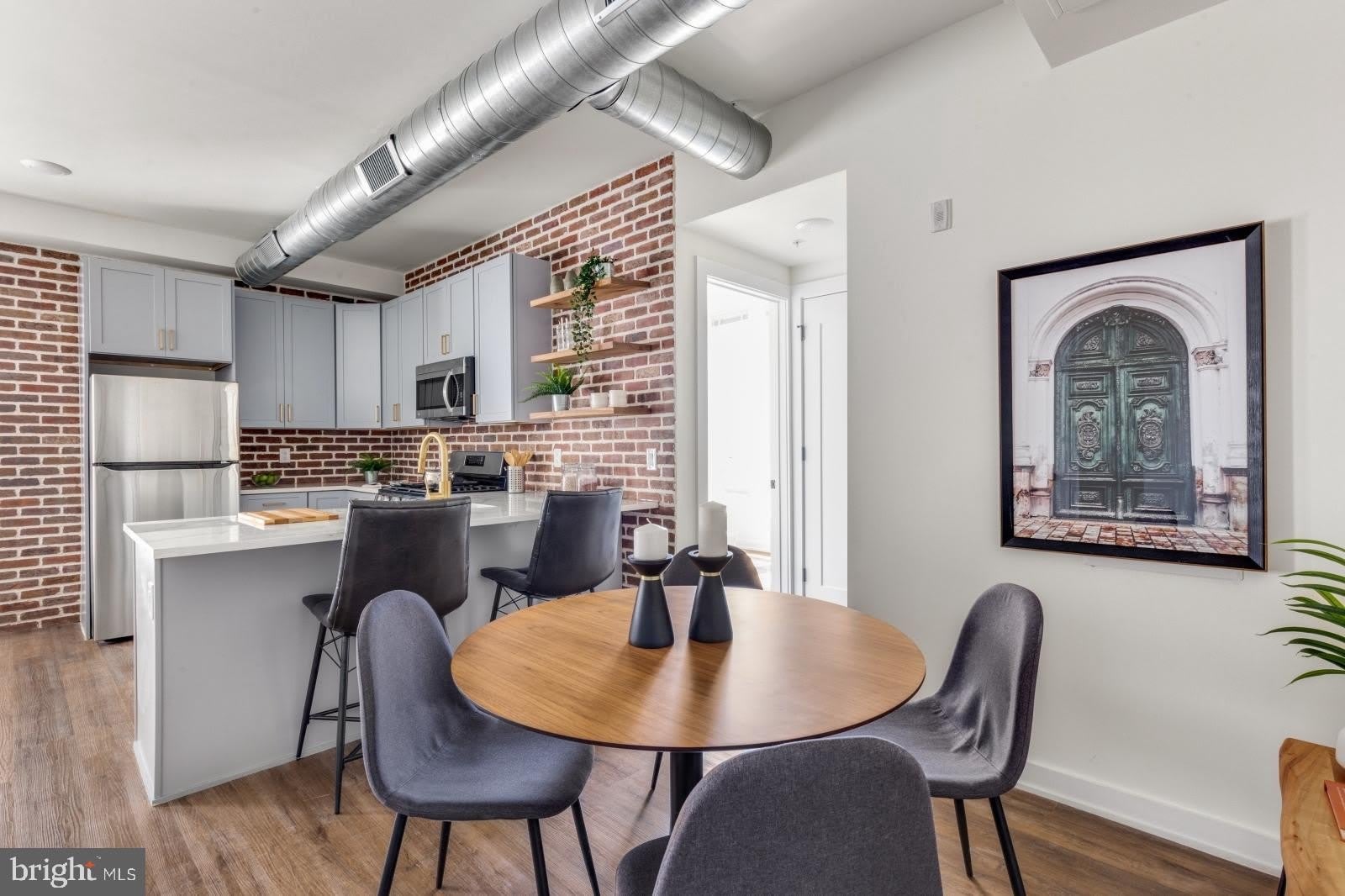 2401 FRANKFORD Avenue – photo 2