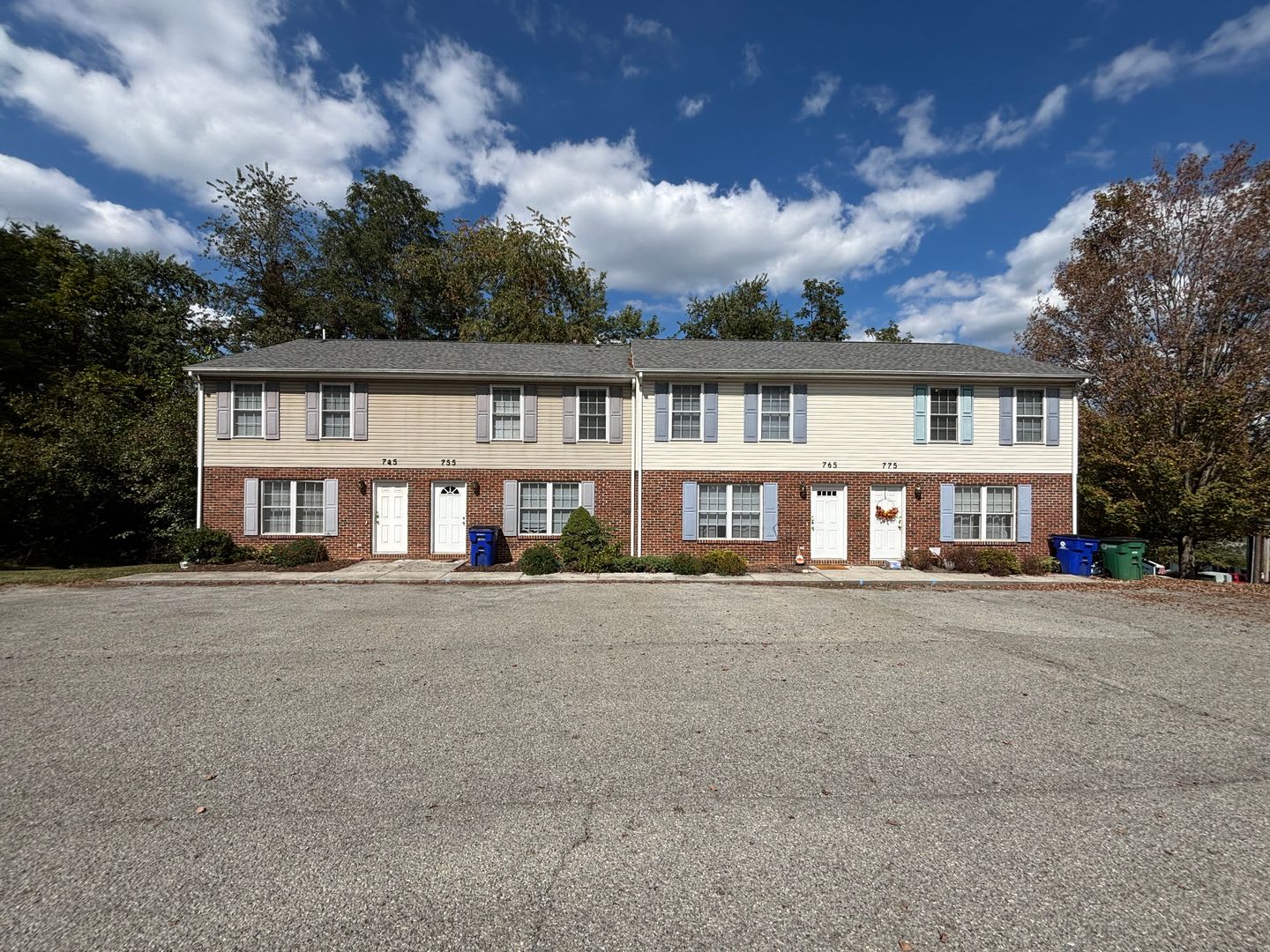 3 Bedroom 1 5 Bath Townhouse – photo 1