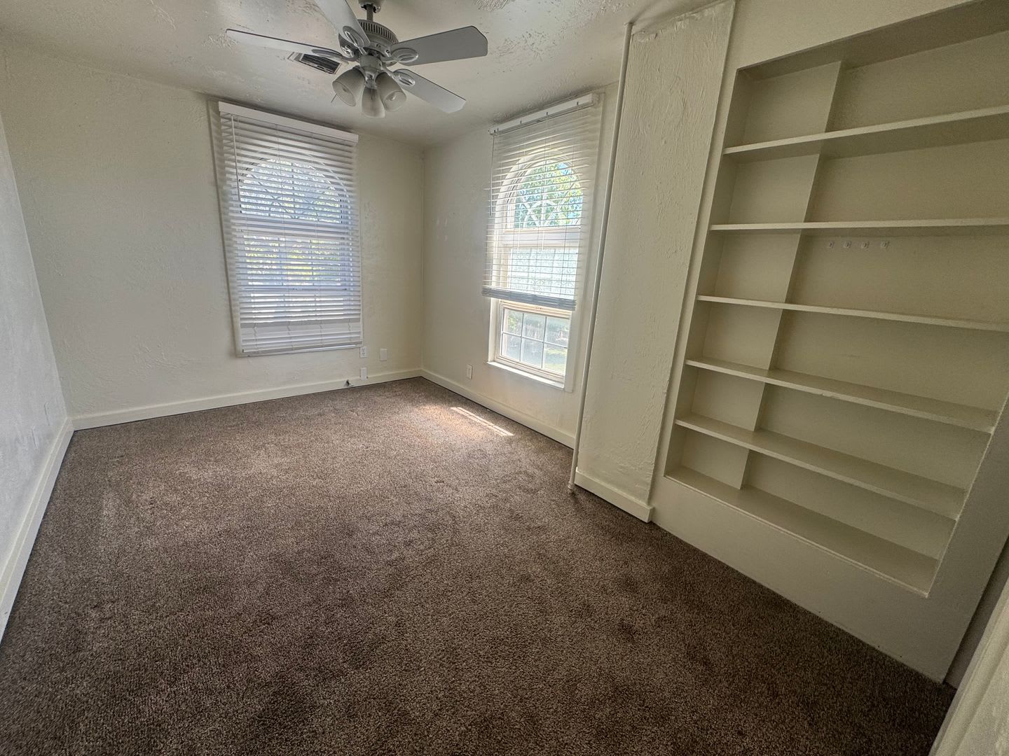 Beautiful 2 bedroom for rent in SLC! – photo 3