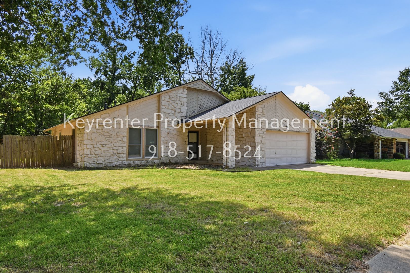 Charming 3 Bed, 2 Bath Home Backing to a Peaceful Greenbelt in Broken Arrow! – photo 2