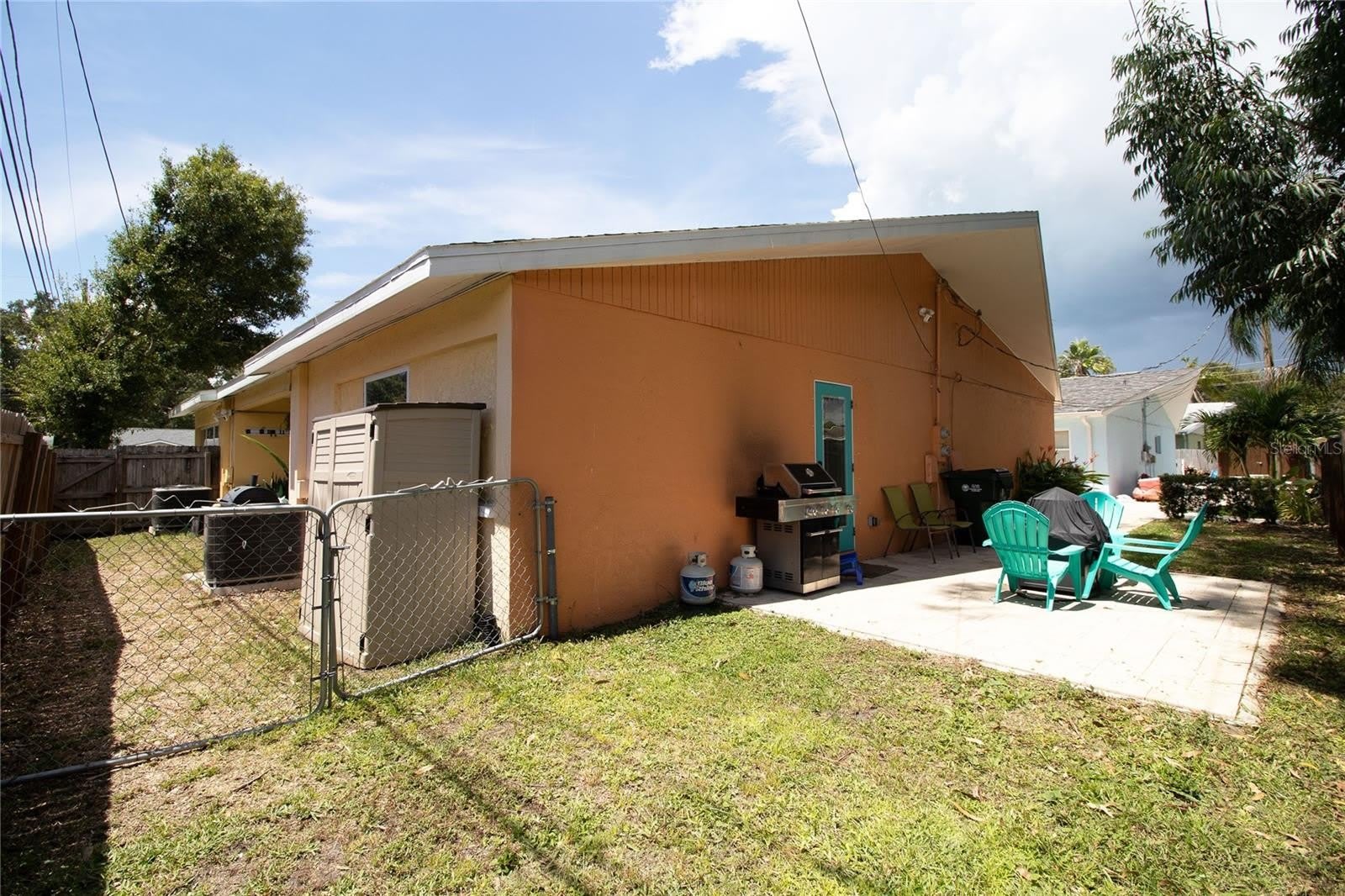 1635 GLADYS Street – photo 5