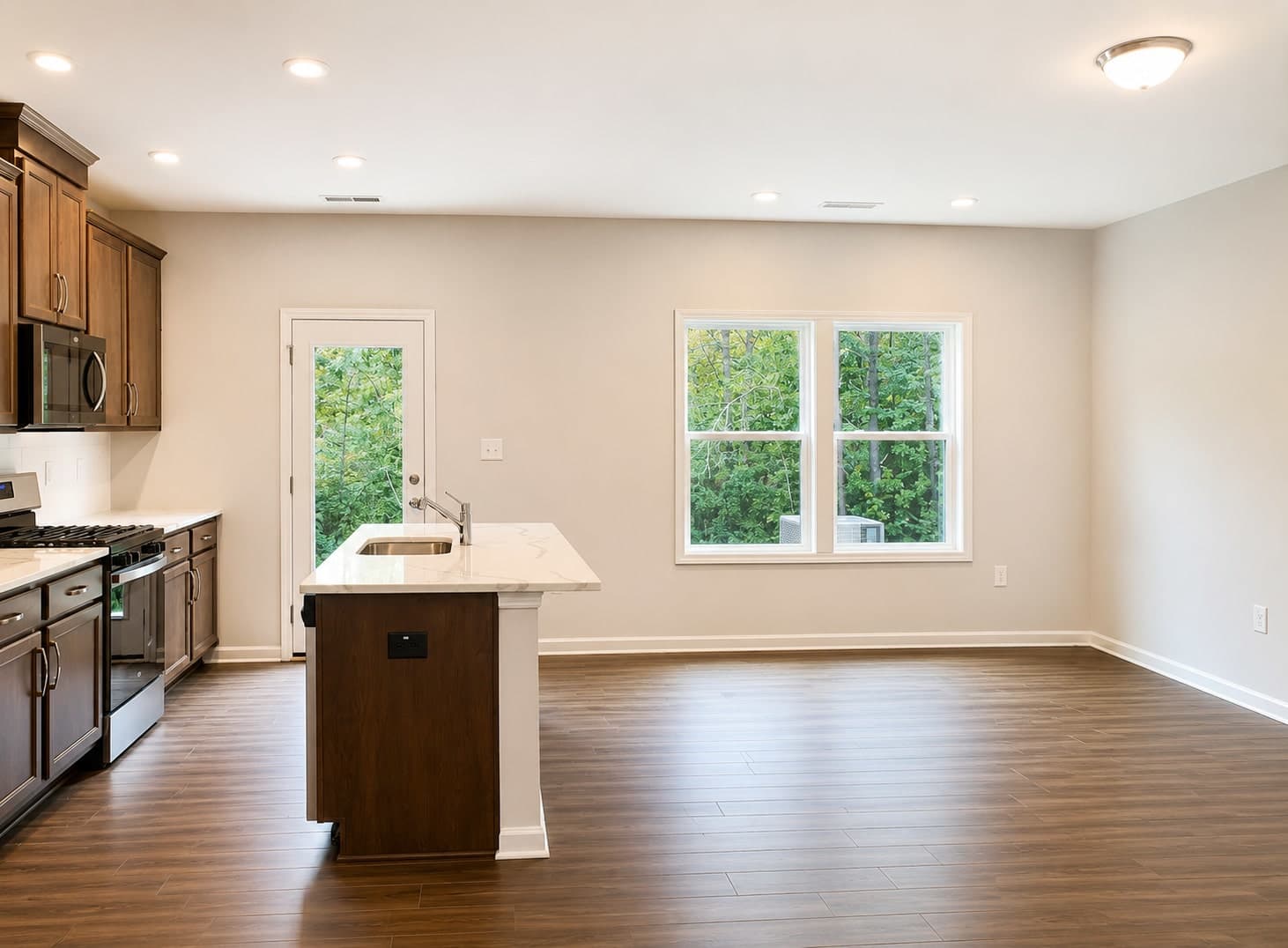 843 Oak Center Drive – photo 2