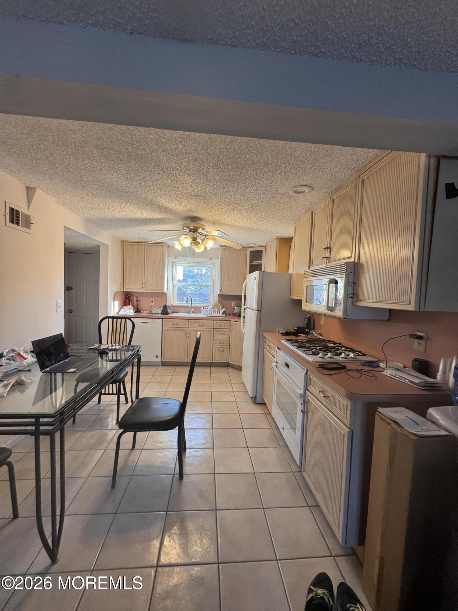 30 Howland Avenue – photo 3