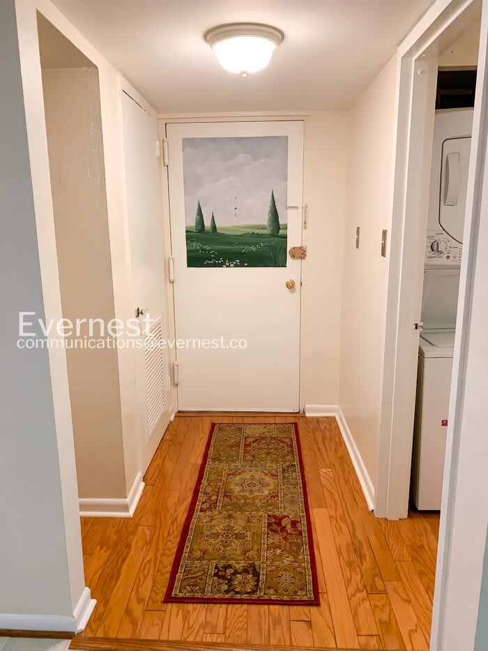 1528 Northgate Square – photo 4