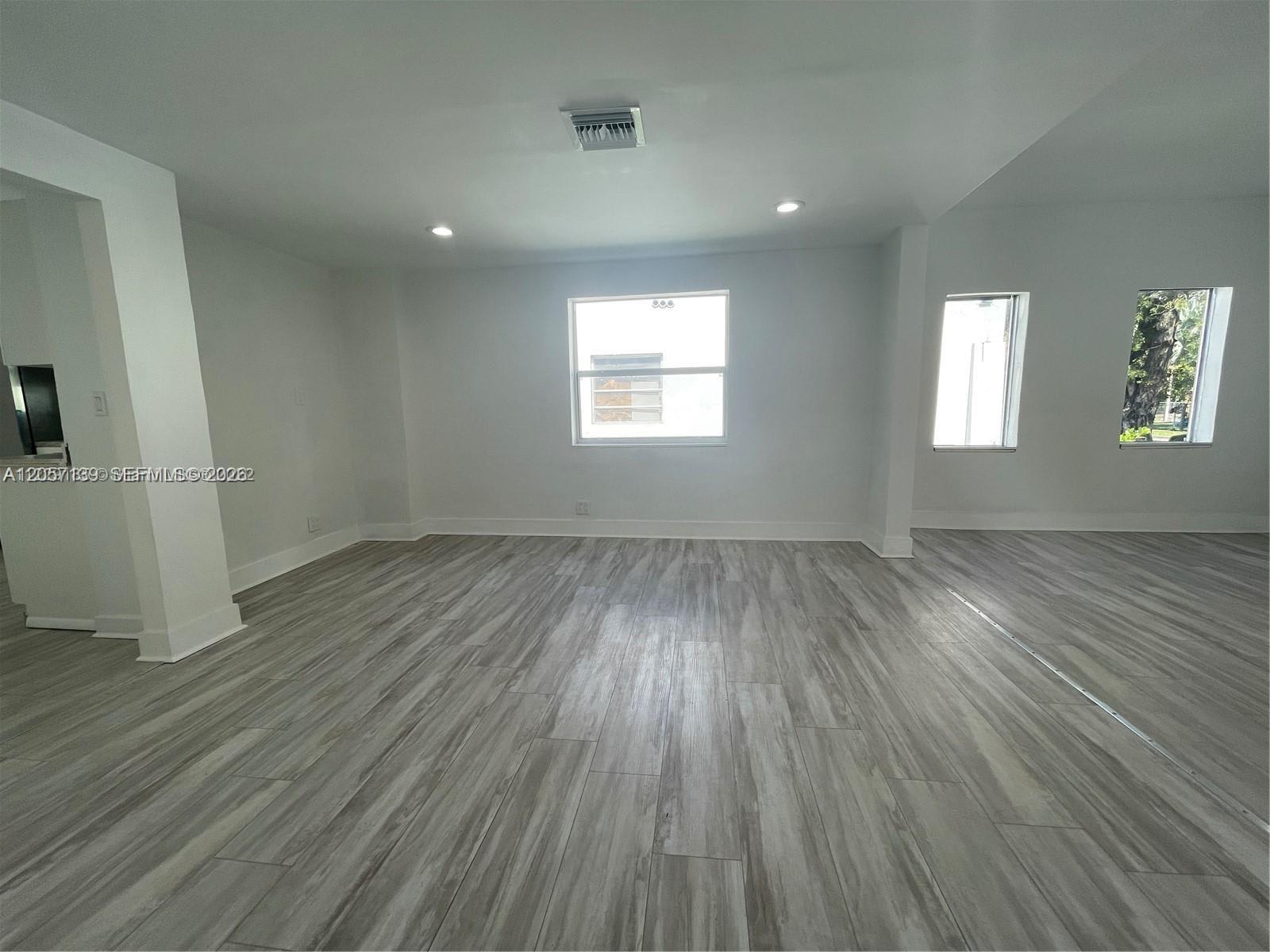 1522 Southwest 10Th Street – photo 5