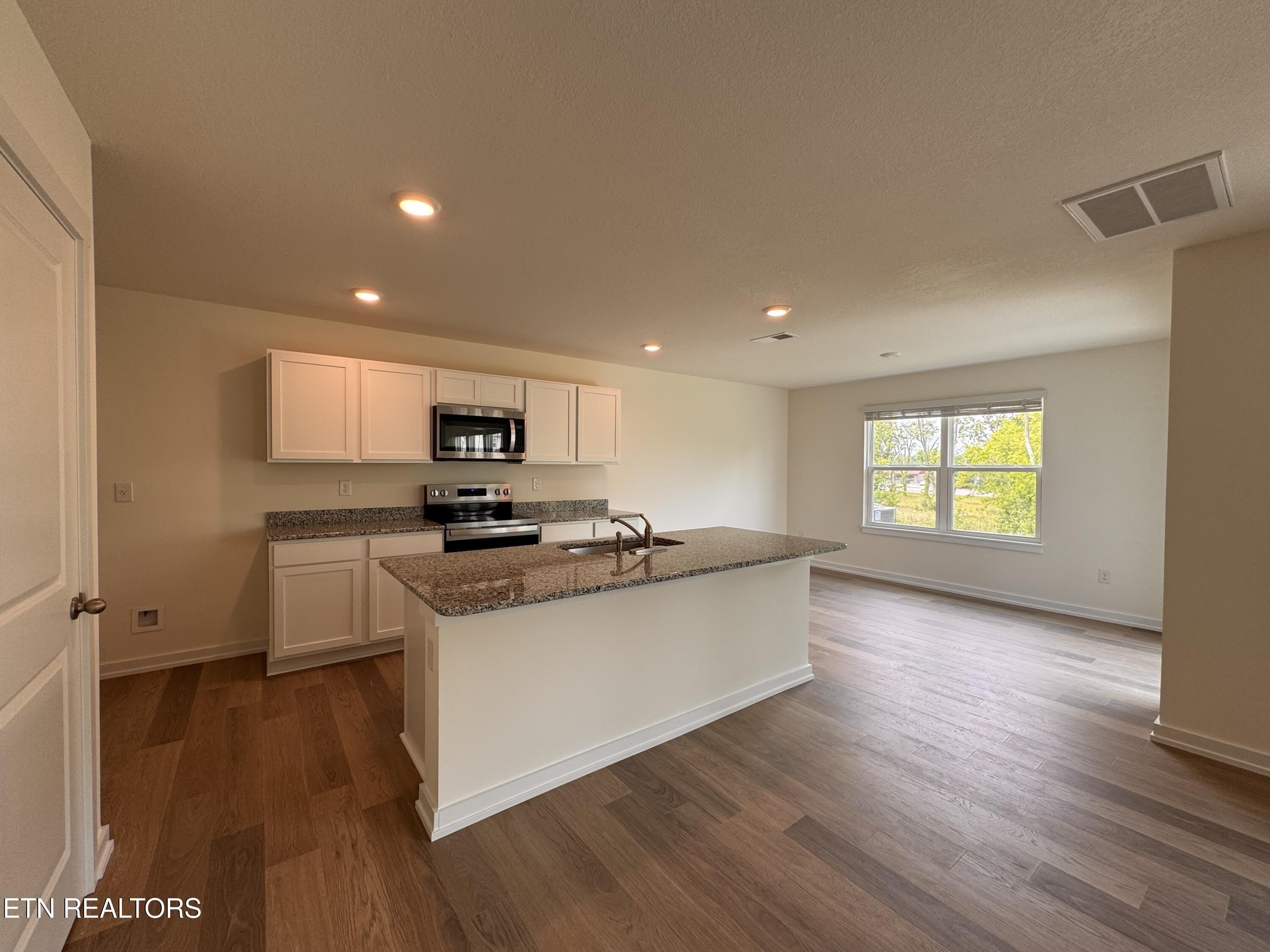 574 White Oak Lane – photo 4