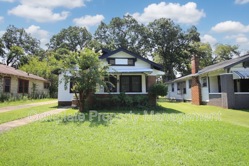 1629 Woodland Avenue Southwest – photo 1