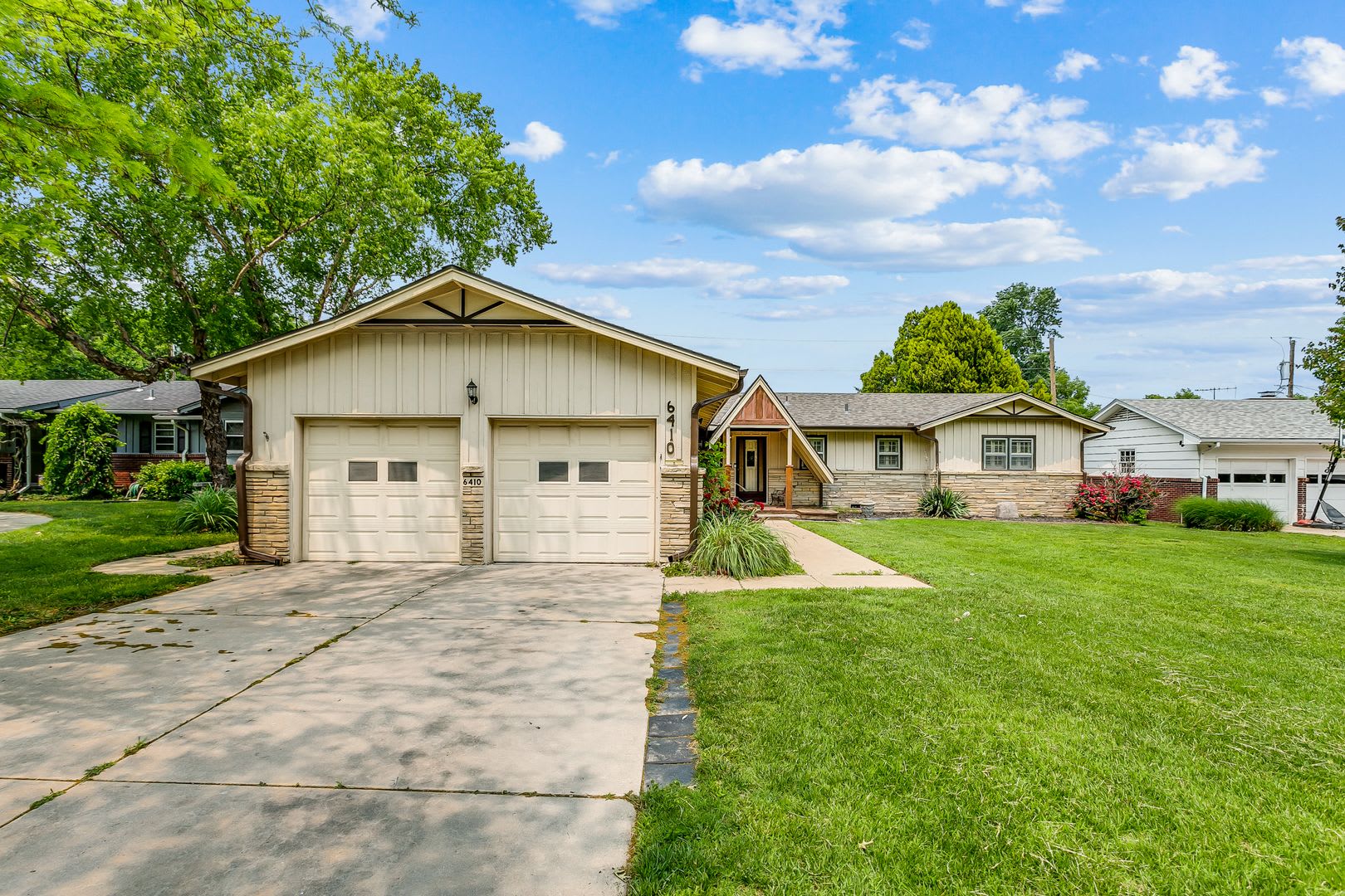 3 Bed Home in Woodlawn Village with Tons of Character and New Updates – photo 1