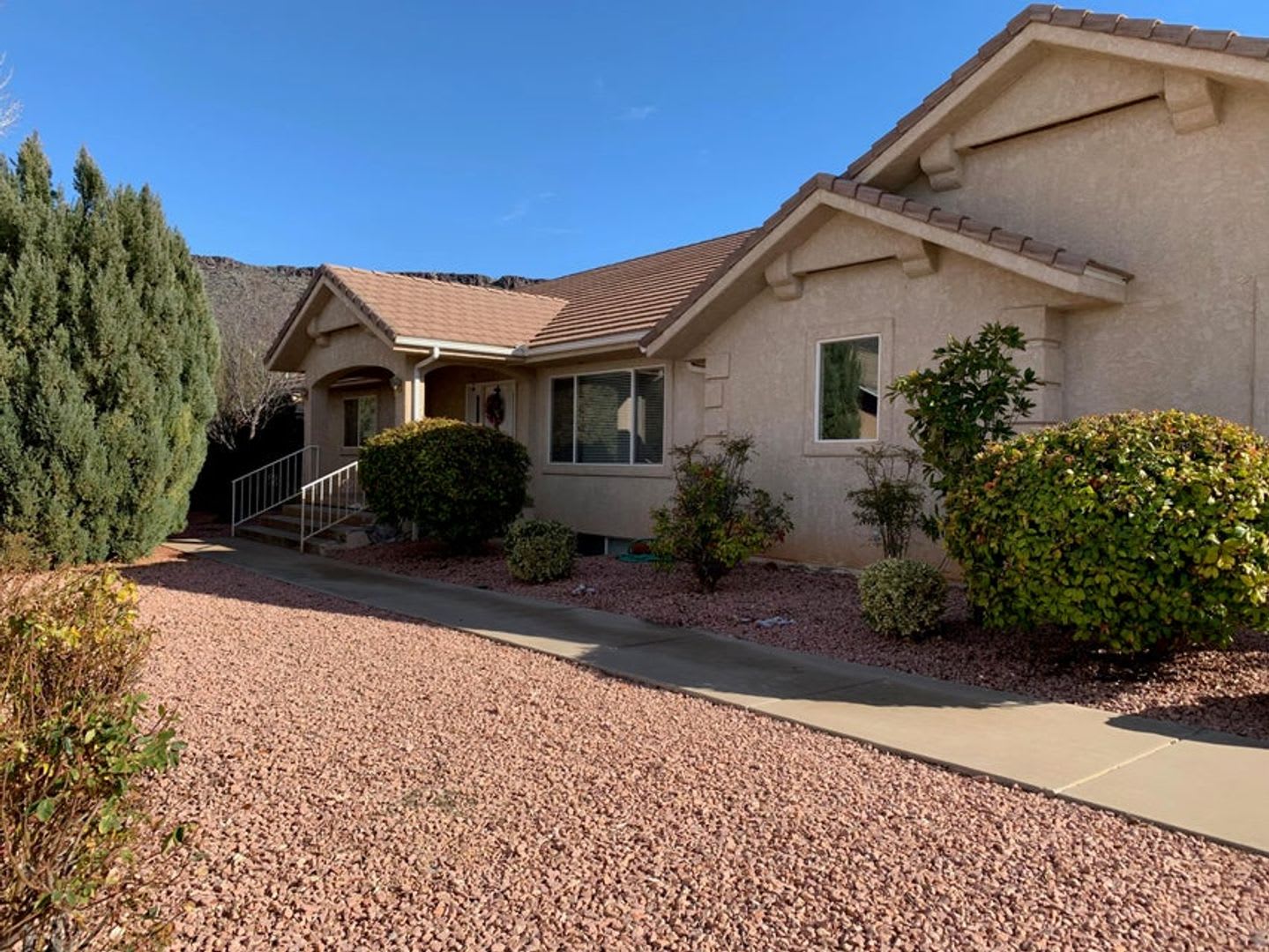 5 Bedroom Home With Lots Of Space! – photo 1