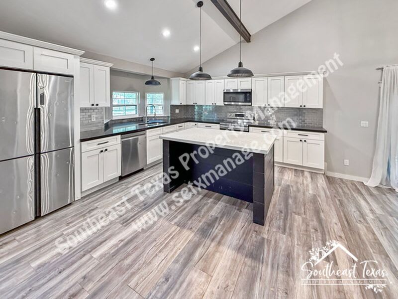 990 Springdale Street – photo 4