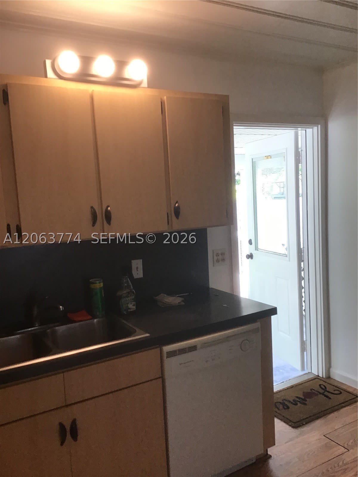 429 49th St – photo 3