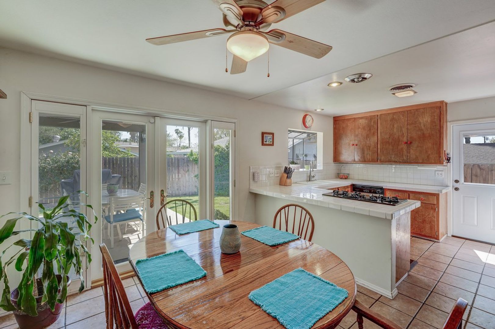 House for Rent- 4 bedrooms 2 baths, within walking distance of UC Riverside – photo 4