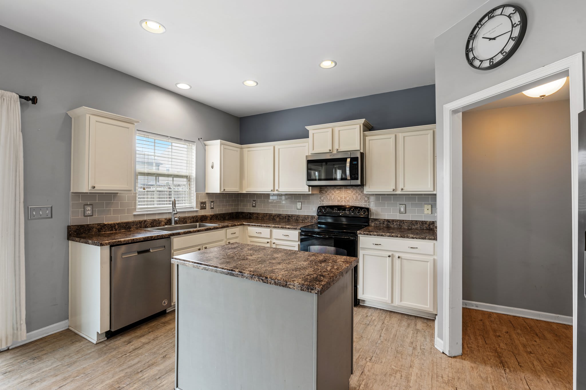 27 Madeline Circle – photo 4
