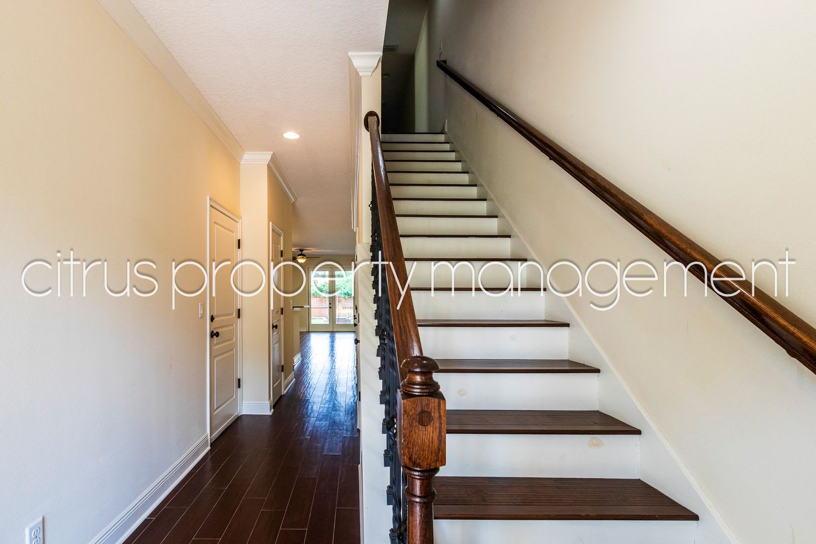 Beautiful, Spacious 3/2.5 in Wadeview Park – photo 4
