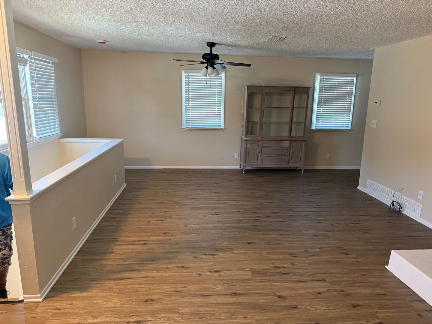 Large renovated Stand alone one bedroom above garage – photo 3