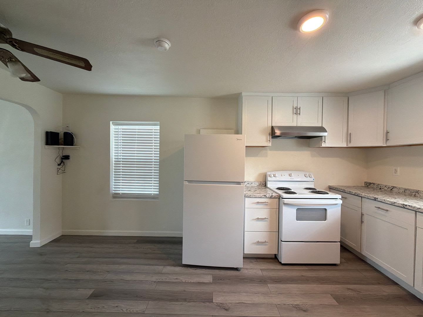 Freshly remodeled 3br 1ba, garage, LVP Flooring throughout. – photo 4